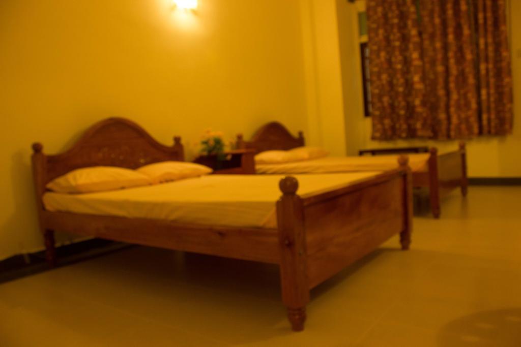 Hotel Senora Kataragama Oda fotoğraf